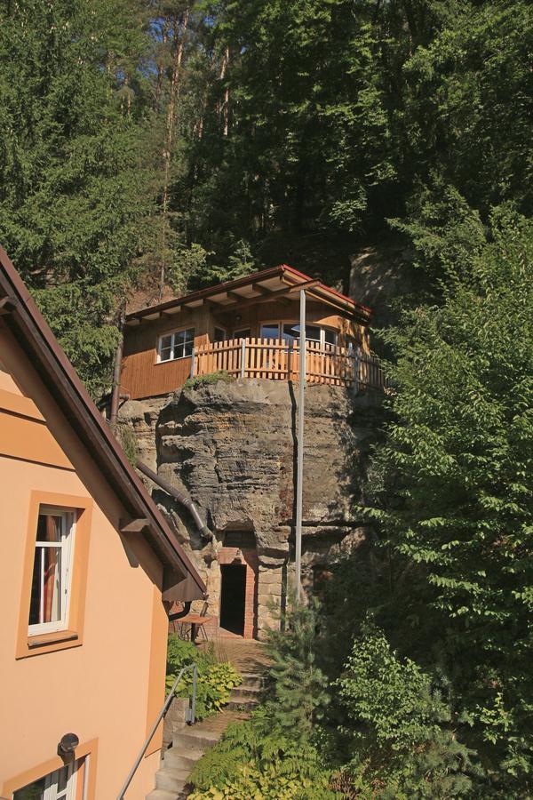 Malbenka - Chata Na Skale Pod Hradem Kokorin Exterior photo